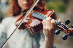 Reprendre le violon à Paris après une longue interruption : par où commencer ?